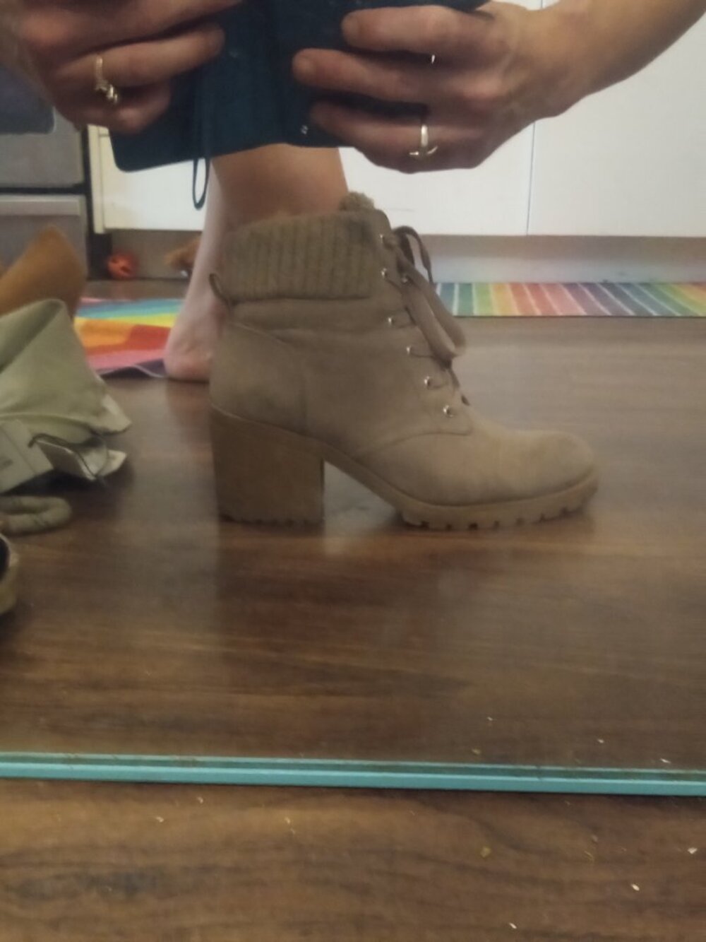 Tan boots - Picture 2 of 4